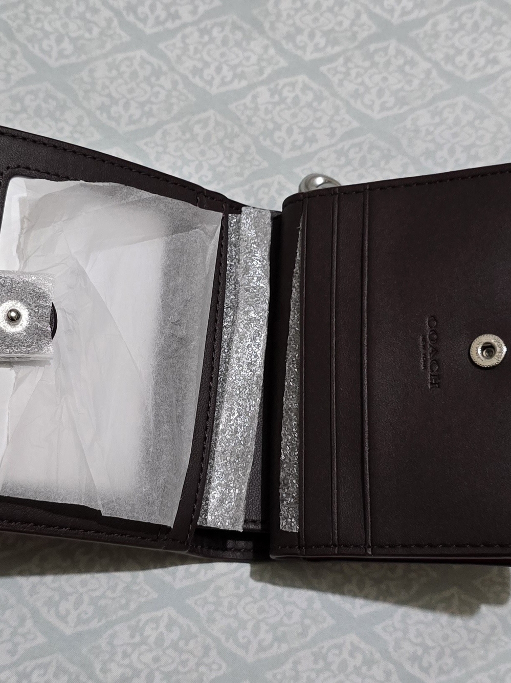 COACH Snap Wallet - Picture 3 of 10